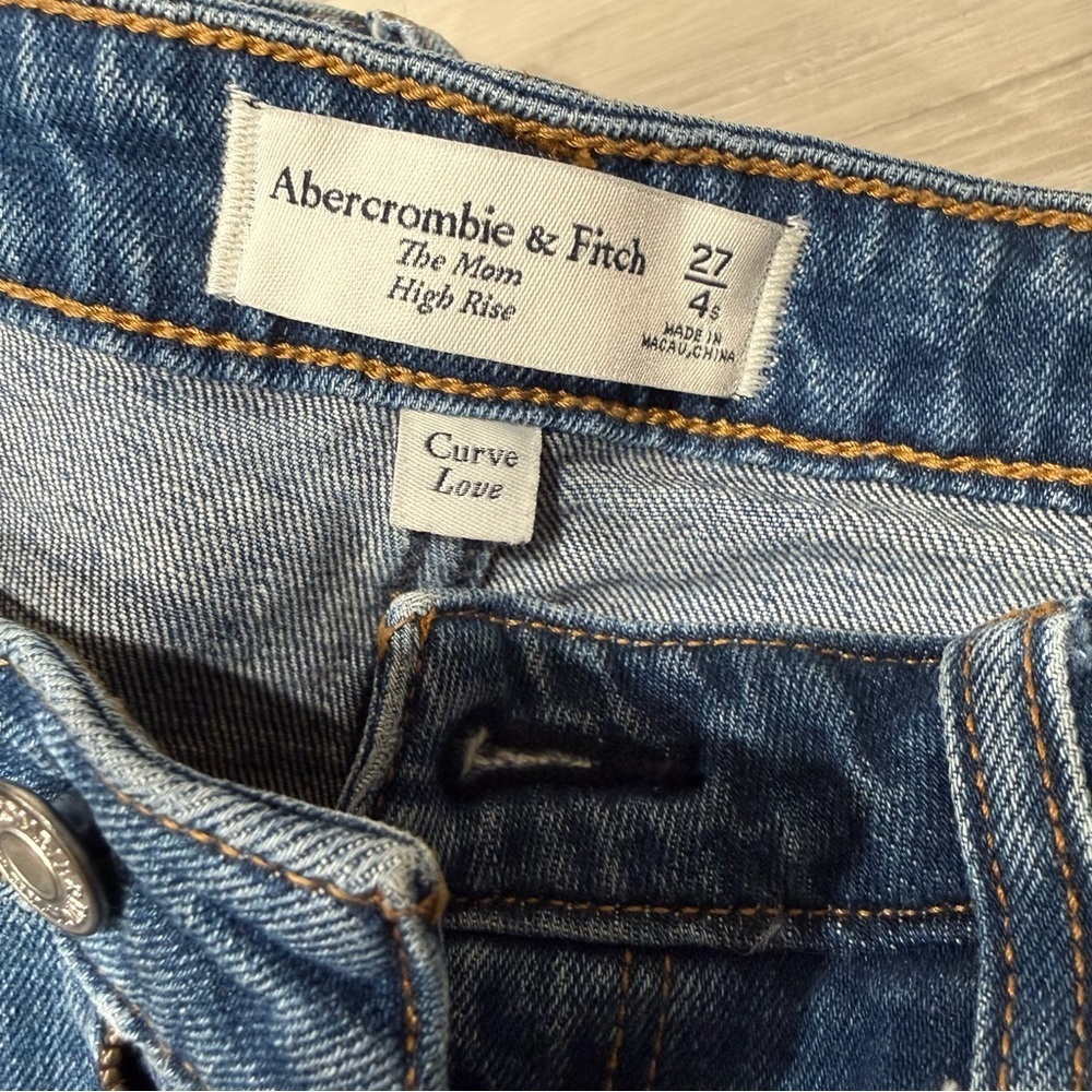 Abercrombie & Fitch “The Mom” High Rise Jeans Curve Love | Size 27 (4 Short) - Picture 6 of 8